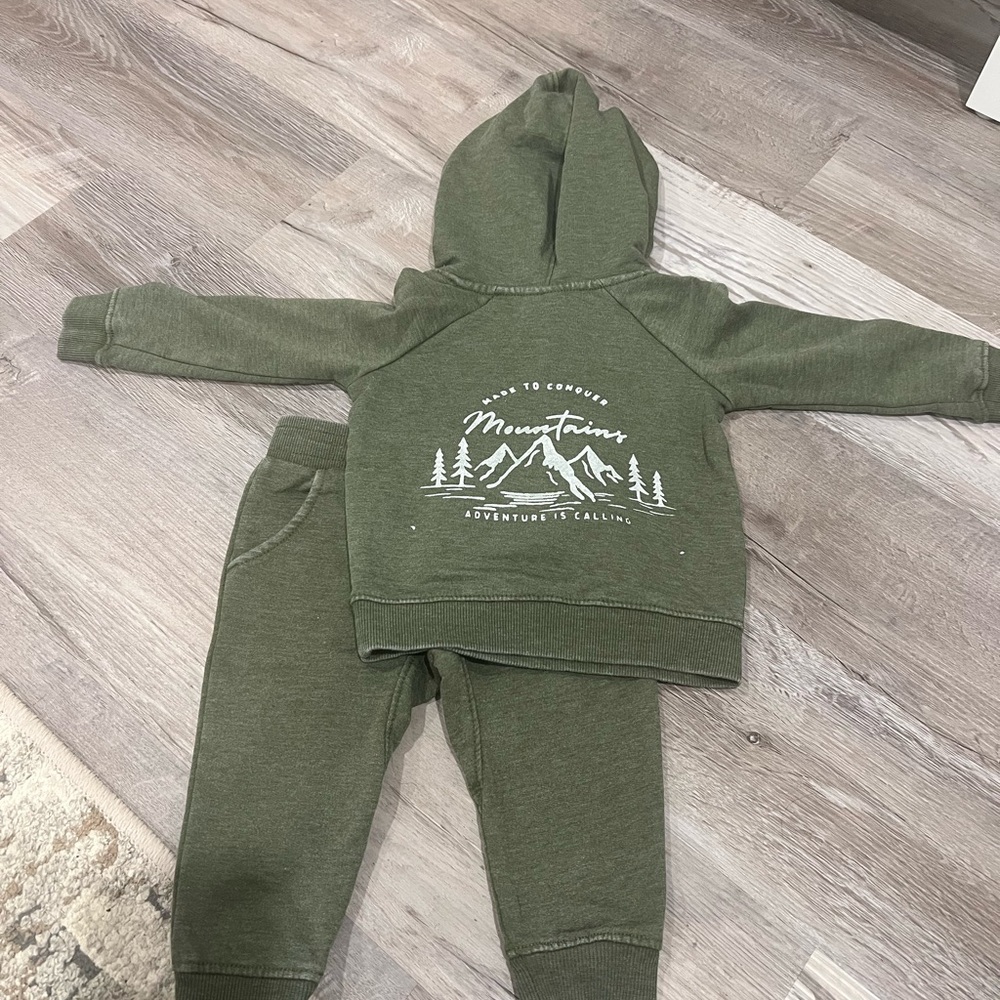 Green Hoodie and Jogger Set with Mountain Print